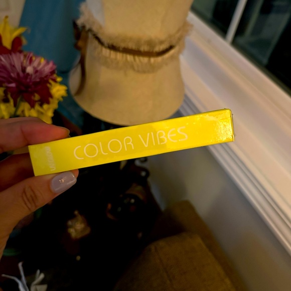 UV Neon Liquid Eyeliner, Glow Brightly, Waterproof Smudge-proof Fluorescent Body - Picture 7 of 8